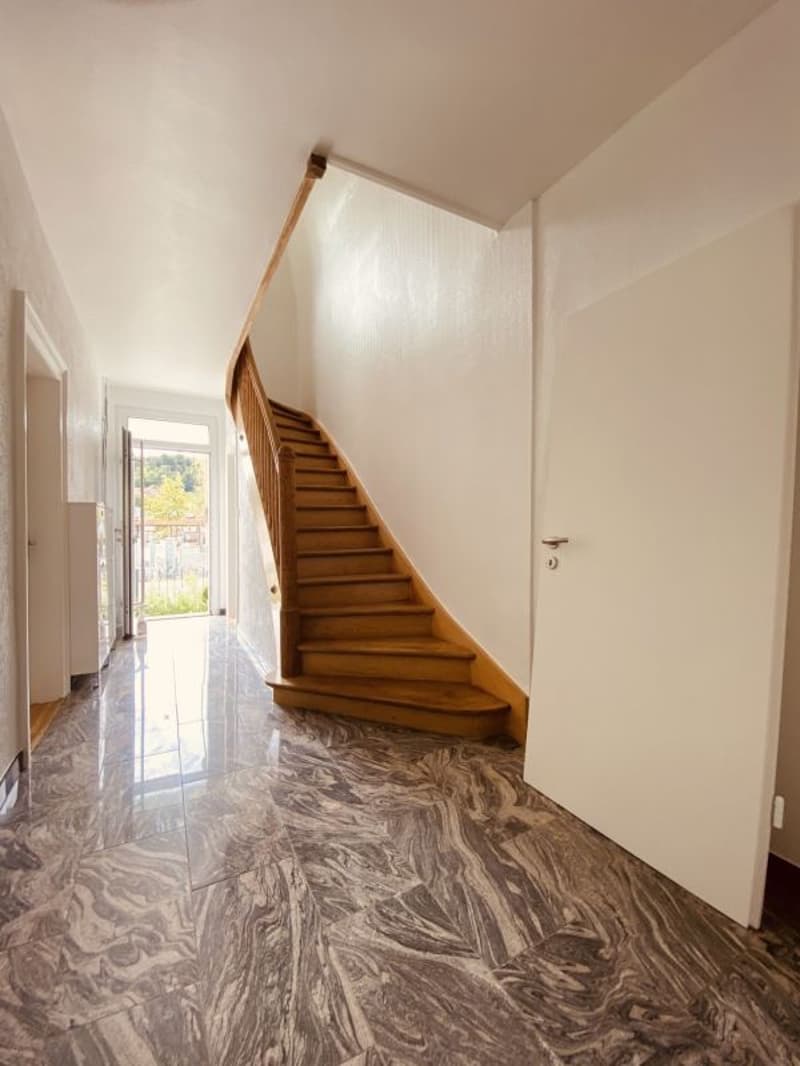 Maison de 4,5 pièces rénovée avec place assise et cave - Idéale pour les célibataires, les couples ou les petites familles (12)