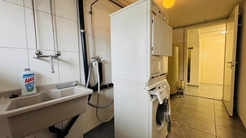 Maison bifamiliale facile d'entretien avec 2 unités de vie, garage et 4-5 places de parking à Ramlinsburg (9)