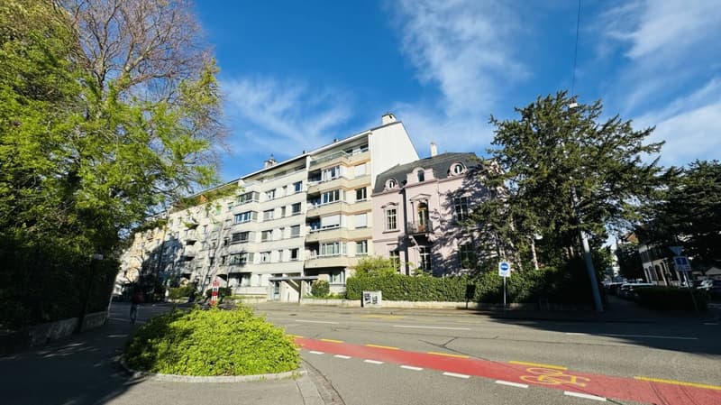 Appartement de 3,5 pièces complètement rénové avec 2 salles de bains, 2 balcons et place de parking souterrain - directement au Schützenmattpark (6)