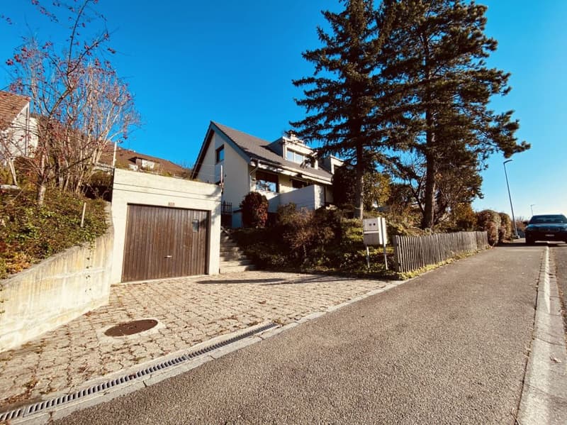 Gepflegtes 5.5-Zimmer Doppelhaus mit Garten, Garage und Parkplatz (1)