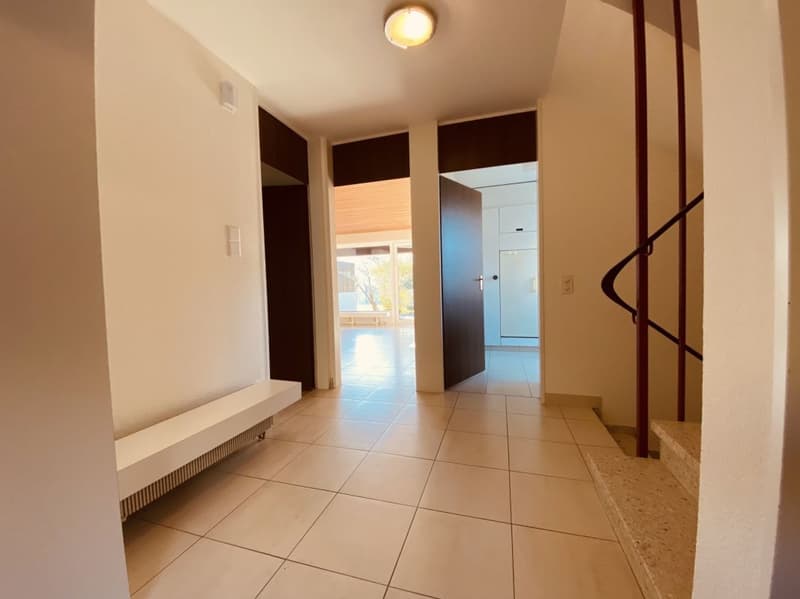 Gepflegtes 5.5-Zimmer Doppelhaus mit Garten, Garage und Parkplatz (4)