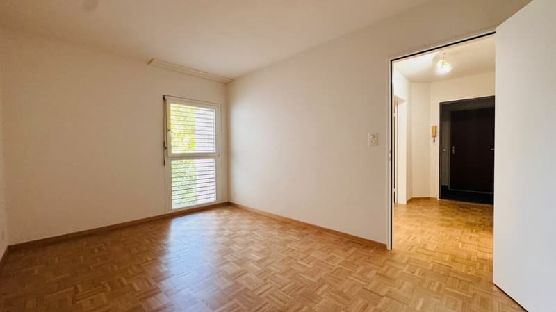 Schöne 3.5-Zimmer-Wohnung mit neuer Küche, neuem Bad, kleinem Balkon und Kellerabteil (7)