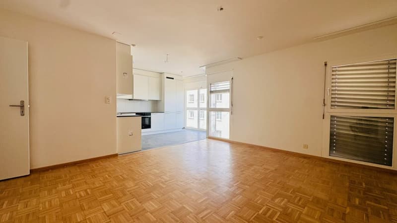 Schöne 3.5-Zimmer-Wohnung mit neuer Küche, neuem Bad, kleinem Balkon und Kellerabteil (6)