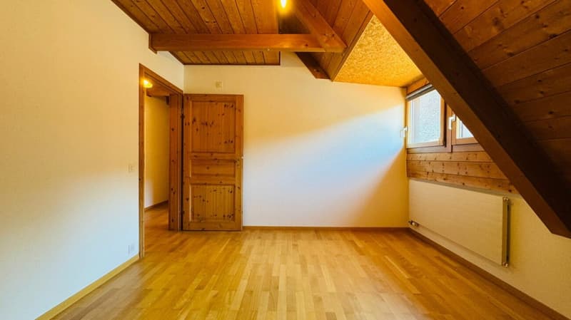 Helle 3.5-Zimmer Maisonette Wohnung auf zwei Etagen mit 2 Bädern und Parkplatz (2)