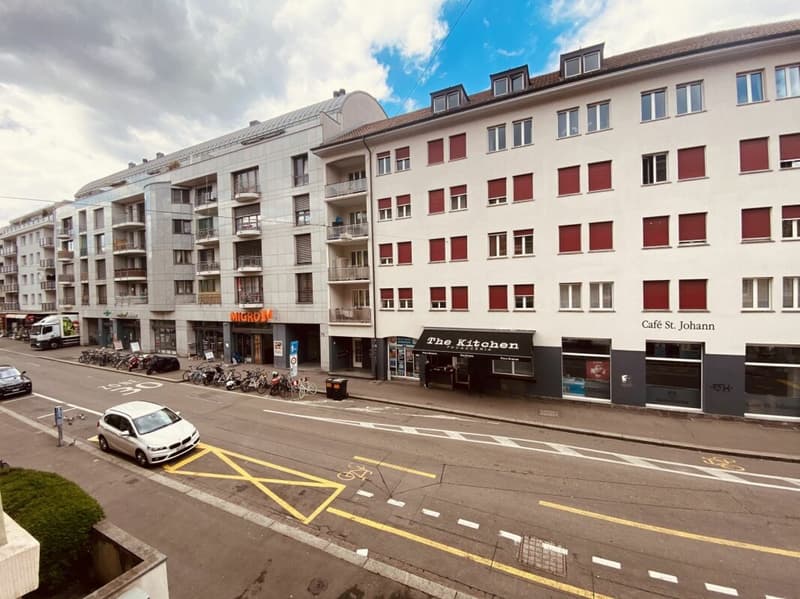 Newly valued 3-room apartment on the 4th floor without elevator and without balcony - with its own washing machine and dryer (6)