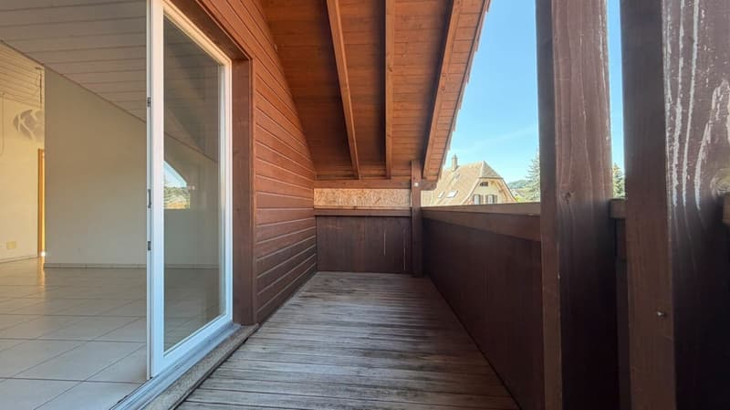 Appartamento mansardato di 4,5 locali luminoso con balcone e parcheggio (10)
