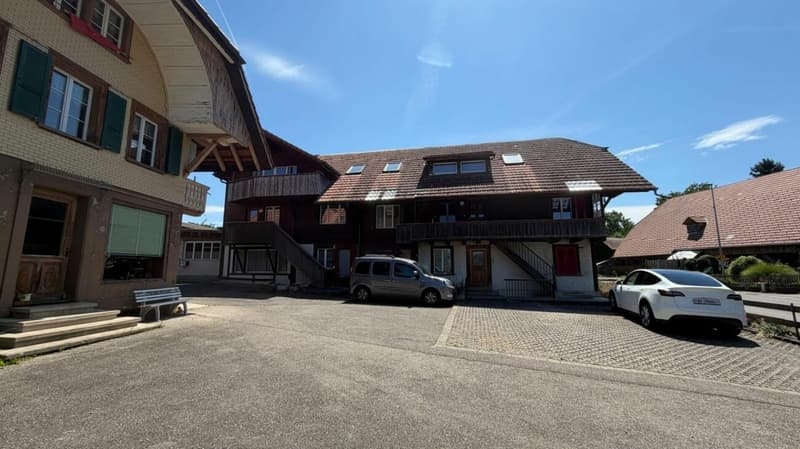 Appartamento mansardato di 4,5 locali luminoso con balcone e parcheggio (1)