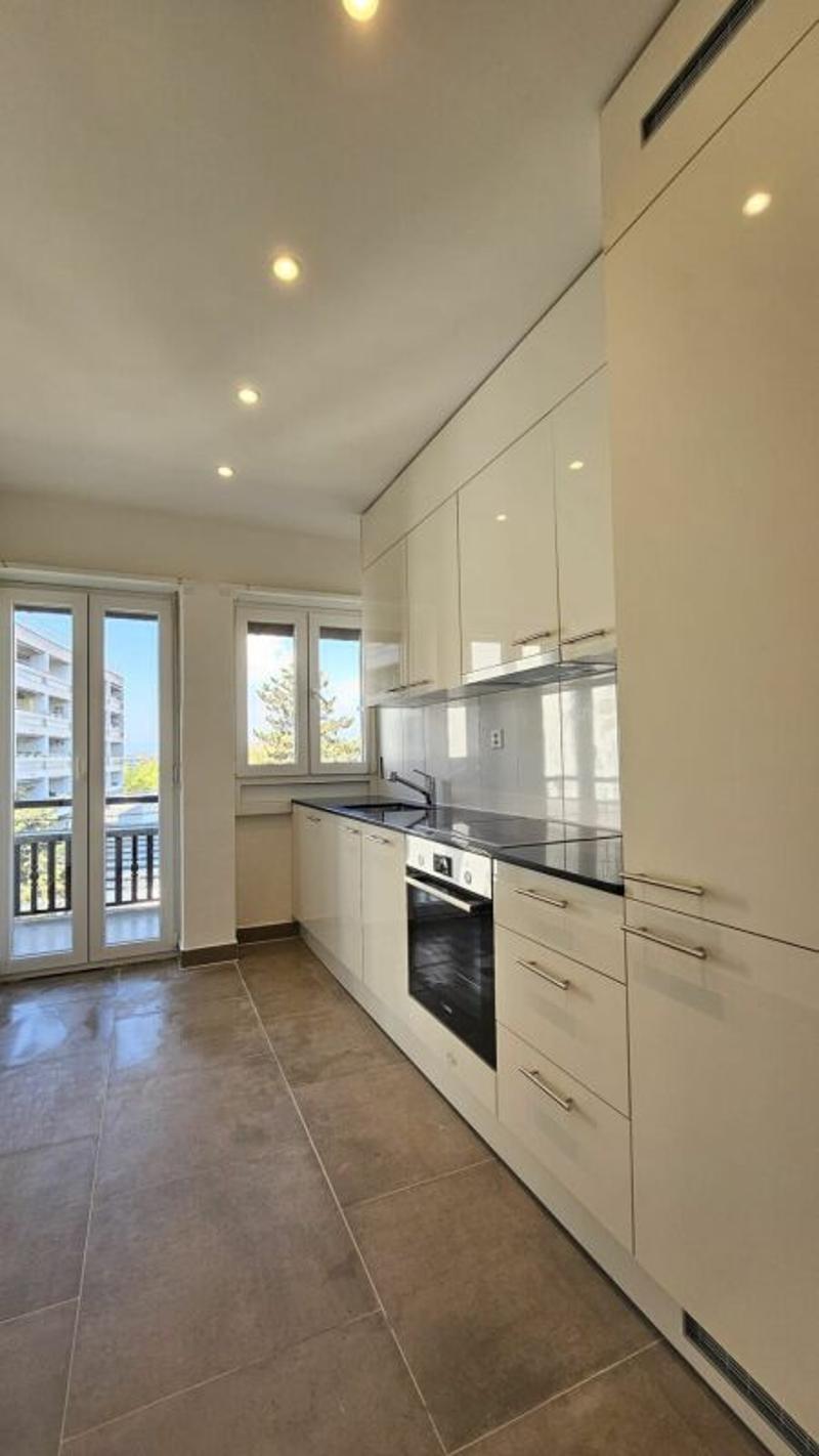 Ampio appartamento ristrutturato di 2,5 locali con balcone, torre di lavanderia & cantina - senza ascensore, a Basilea (3)
