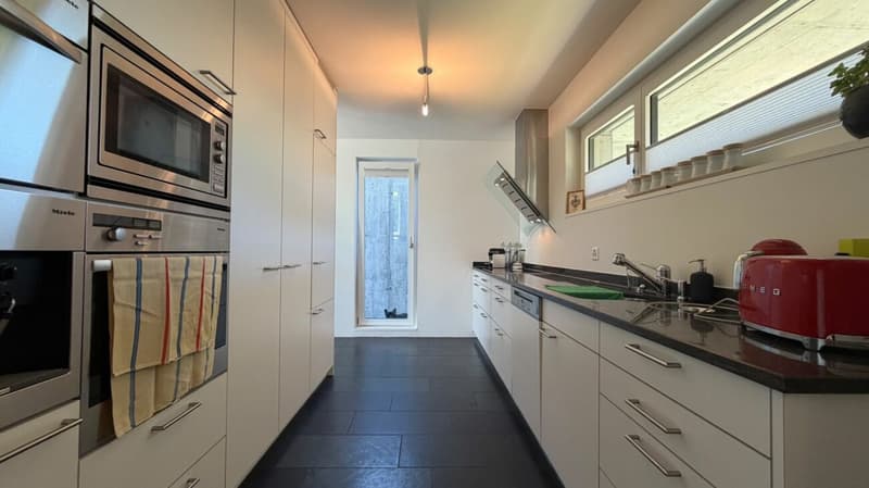 Architectural 5.5-room designer house with loft character and extensive views of the green (2)