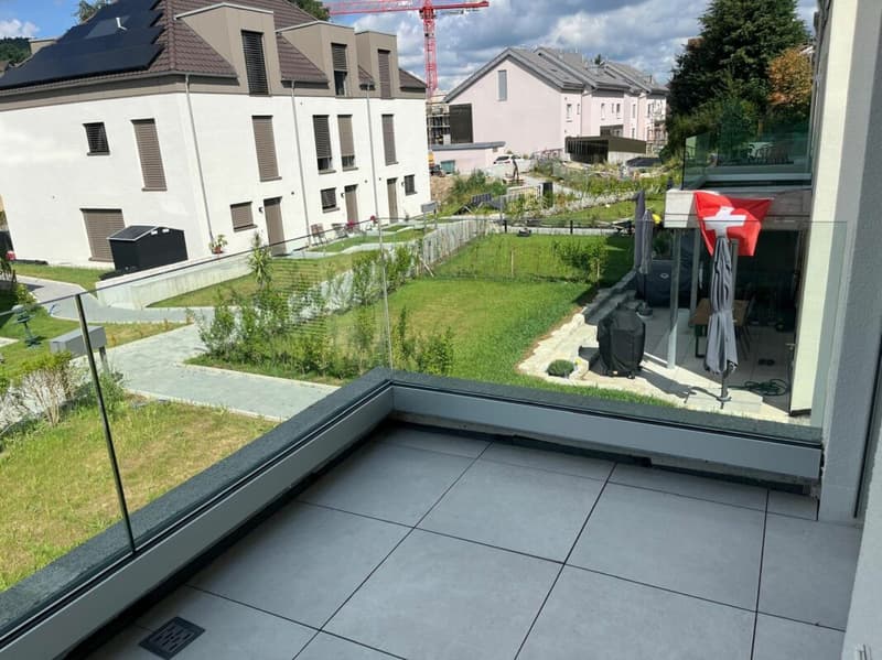 Casa a schiera nuova (F1) con 2 celle umide, 2 posti auto, giardino e area di seduta (41)