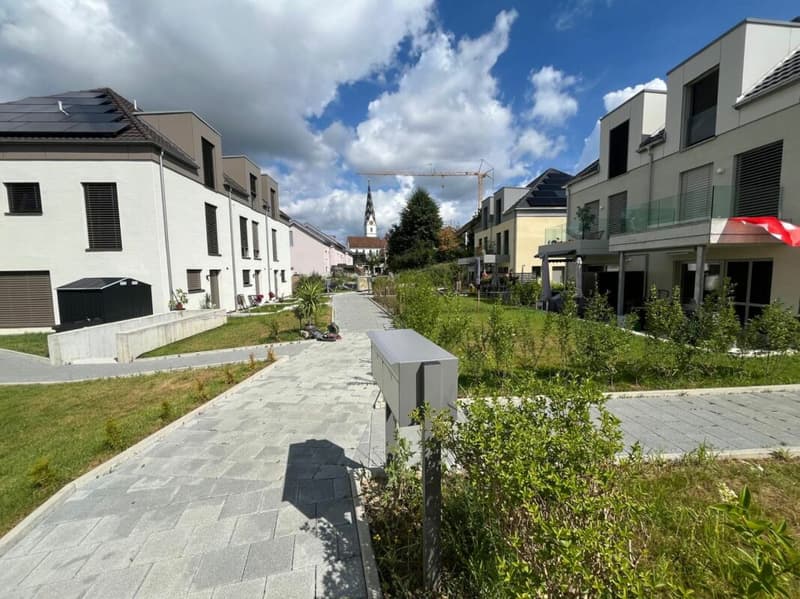 Casa a schiera nuova (F1) con 2 celle umide, 2 posti auto, giardino e area di seduta (38)