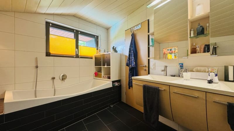 Nachhaltiges 7.5-Zimmer-Einfamilienhaus mit Photovoltaikanlage, Pool, Sauna & Fitness (16)