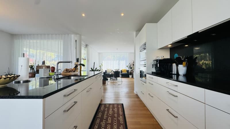 Neuwertige 4.5-Zimmer-EG Wohnung, 2 Nasszellen, Loggia, Gartenanteil, Lift, Keller und 1 AEHP (5)
