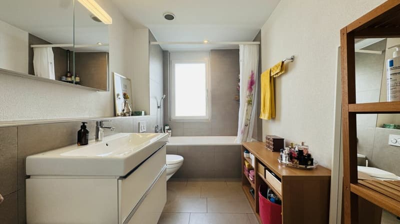 Neuwertige 4.5-Zimmer-EG Wohnung, 2 Nasszellen, Loggia, Gartenanteil, Lift, Keller und 1 AEHP (11)
