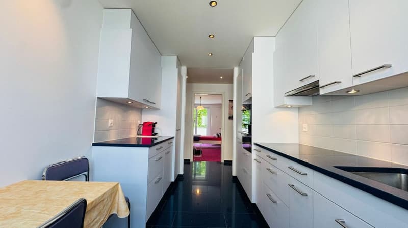 Gepflegte 3.5-Zimmerwohnung in Binningen mit Lift, 12 m² Balkon und eigenem Waschturm (3)