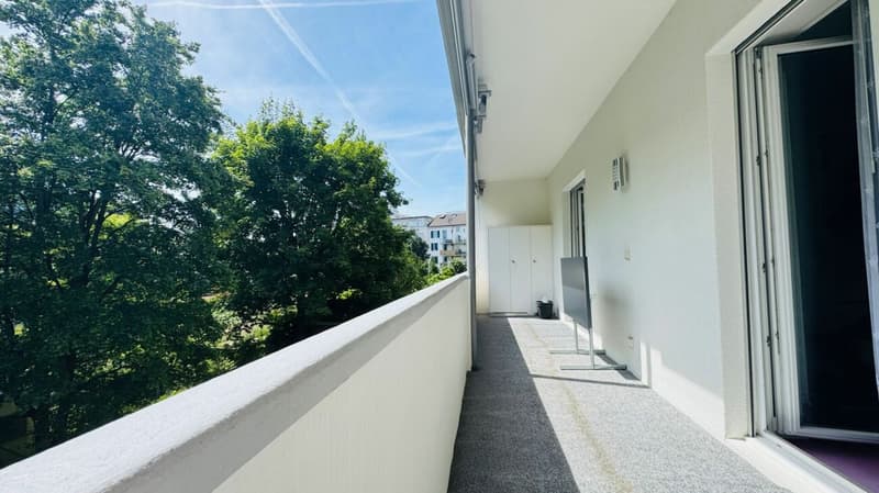 Gepflegte 3.5-Zimmerwohnung in Binningen mit Lift, 12 m² Balkon und eigenem Waschturm (13)