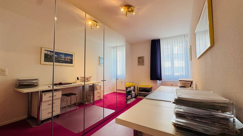 Gepflegte 3.5-Zimmerwohnung in Binningen mit Lift, 12 m² Balkon und eigenem Waschturm (11)