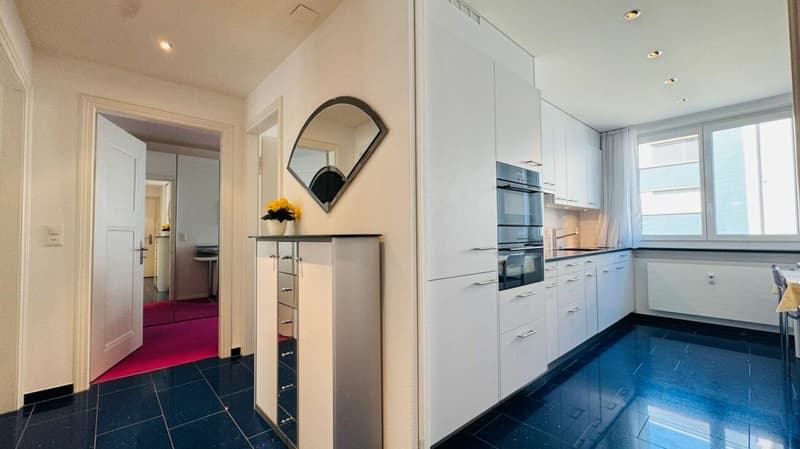 Gepflegte 3.5-Zimmerwohnung in Binningen mit Lift, 12 m² Balkon und eigenem Waschturm (6)