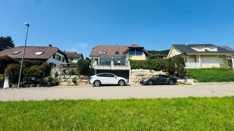 Freistehendes 4.5-Zimmer-Einfamilienhaus mit Pool, Sauna, Wintergarten, Doppelgarage & Aussicht (25)