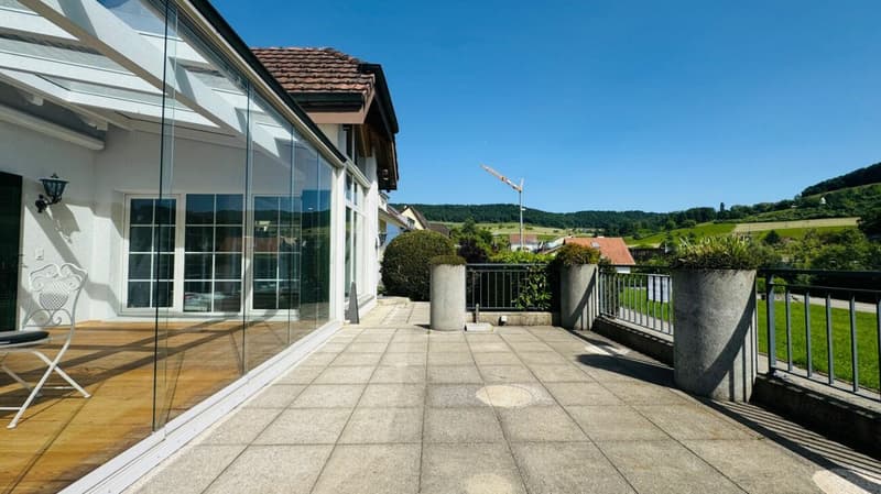Freistehendes 4.5-Zimmer-Einfamilienhaus mit Pool, Sauna, Wintergarten, Doppelgarage & Aussicht (5)
