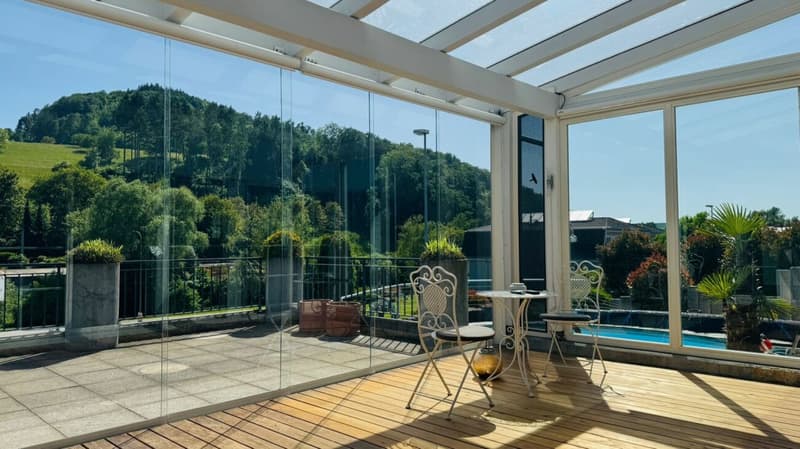 Freistehendes 4.5-Zimmer-Einfamilienhaus mit Pool, Sauna, Wintergarten, Doppelgarage & Aussicht (14)