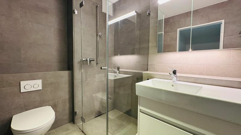 Badezimmer mit Dusche