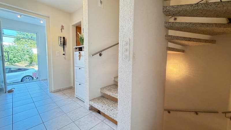 Grosszügiges Einfamilienhaus mit Garage, viel Platz und schönem Raumangebot (9)