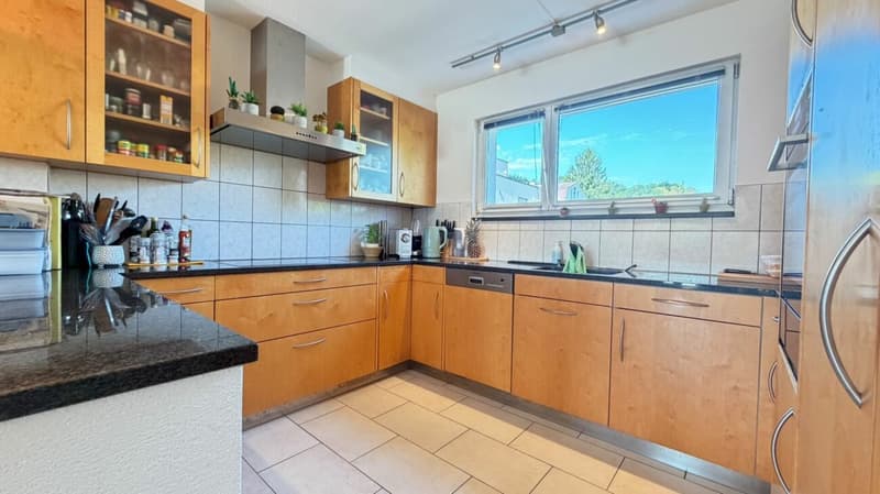 Grosszügiges Einfamilienhaus mit Garage, viel Platz und schönem Raumangebot (2)