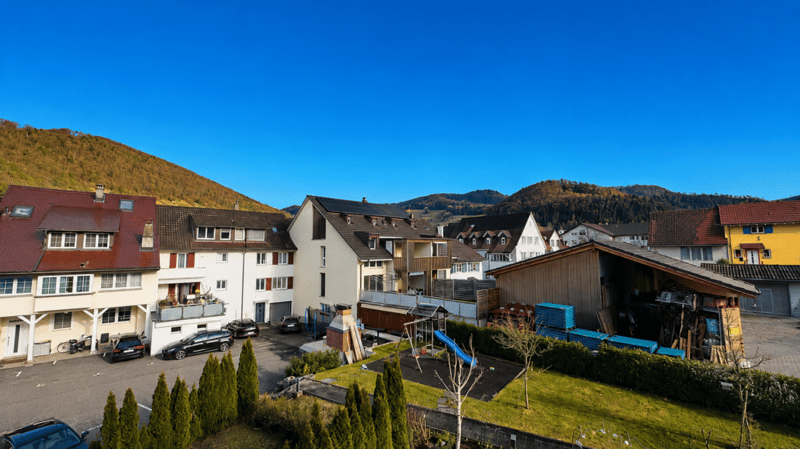 4.5-Zimmer-Maisonette mit Balkon, 2 Nasszellen, 2 Tiefgaragenplätzen, Waschturm und Keller (2)