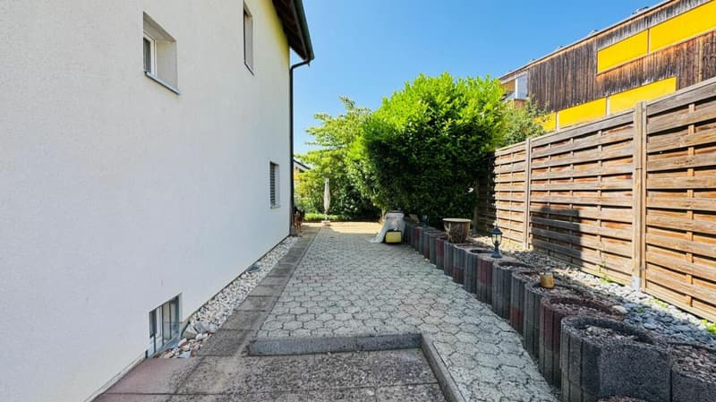 Grosszügiges 5.5-Zimmer-Haus mit Garage, 4 Aussenparkplätzen und Dachterrasse (6)