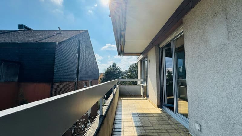 Komplett sanierte 3.5-Zimmerwohnung mit 2 Bädern, 2 Balkonen und 1 Tiefgaragenplatz (14)