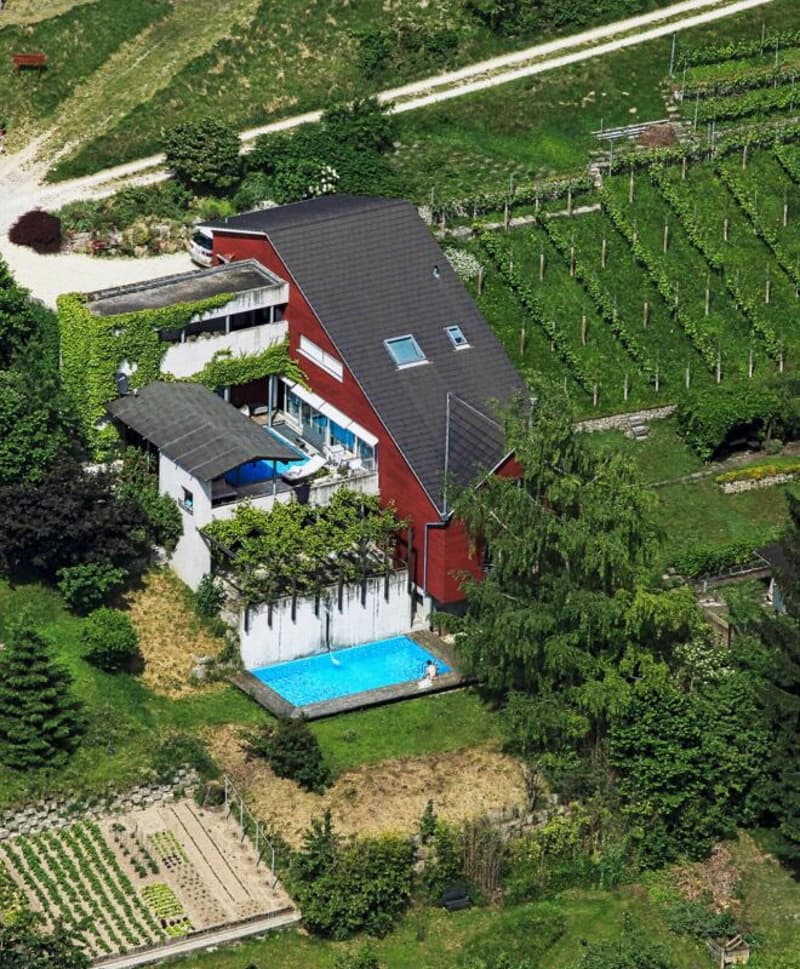 6.5-Zimmer-Architektenhaus mit Pool, Garagenbox, 3 Parkplätzen und Weitsicht (2)