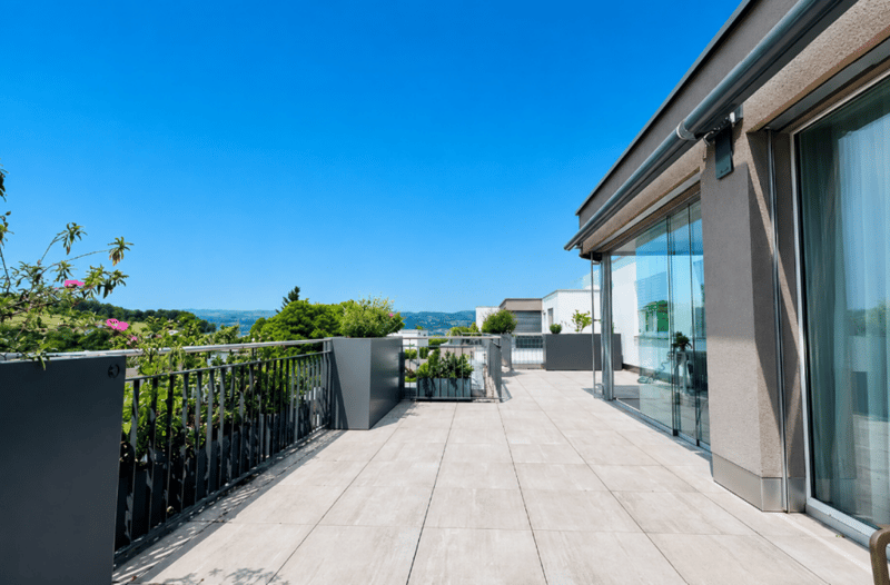 Neuwertige 5.5-Zimmer-Attikawohnung mit grosser Terrasse, 2 Nasszellen und 3 AEHP (1)