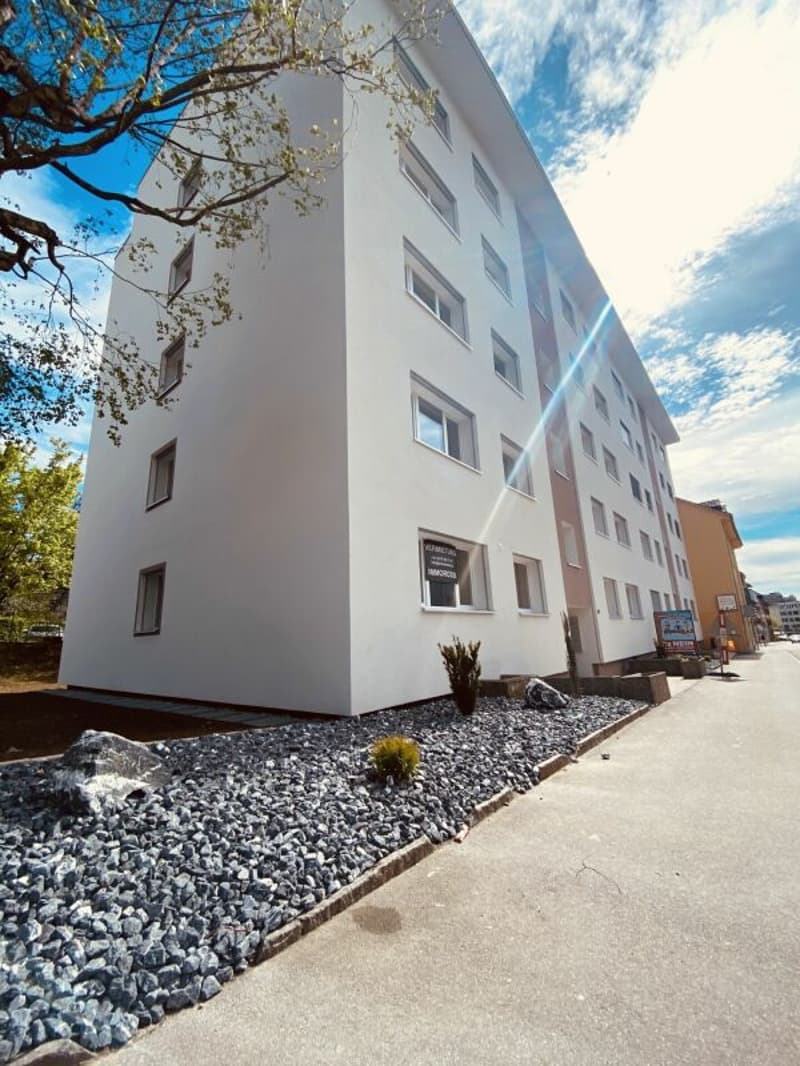 W-2043, 4.OG -Rechts, Modernisierte 2.5-Zimmerwohnung mit Balkon & Keller im 4. OG mit Lift (1)