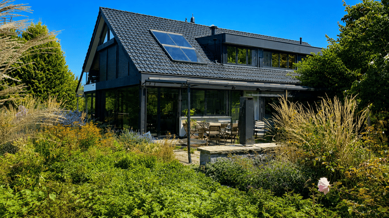 Exklusives Anwesen mit Villa, Nebenhaus, separater Wohneinheit, Praxis, Einstellhalle, Pool u. v. m. (32)
