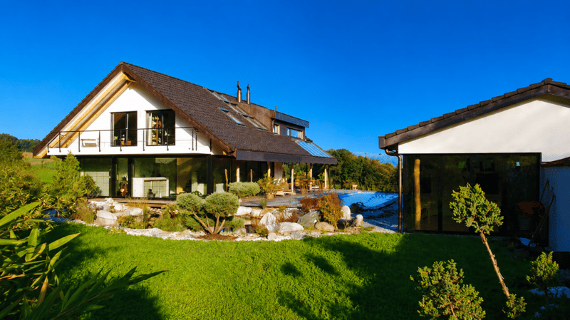 Exklusives Anwesen mit Villa, Nebenhaus, separater Wohneinheit, Praxis, Einstellhalle, Pool u. v. m. (5)