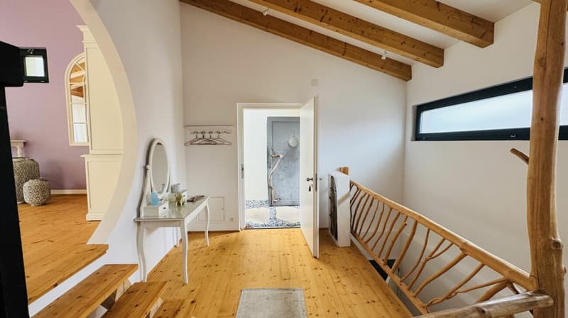 Exklusives Anwesen mit Villa, Nebenhaus, separater Wohneinheit, Praxis, Einstellhalle, Pool u. v. m. (16)