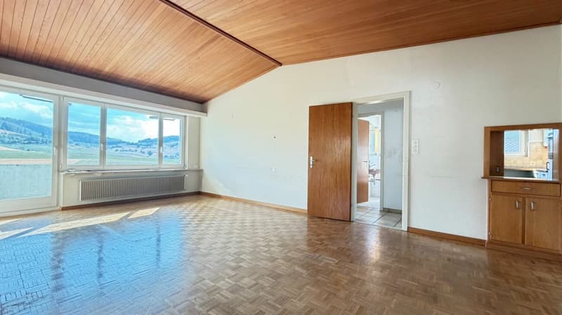 Freistehendes 5.5-Zimmer-EFH mit 1'039 m² Grundstück, Garagenbox, Garten, Sitzplatz, Balkon und viel Potenzial (3)