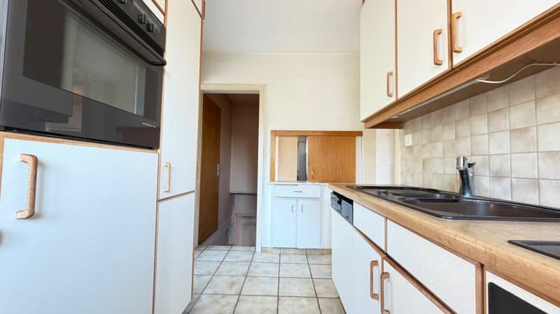Freistehendes 5.5-Zimmer-EFH mit 1'039 m² Grundstück, Garagenbox, Garten, Sitzplatz, Balkon und viel Potenzial (4)