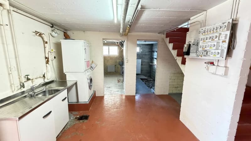 Freistehendes 5.5-Zimmer-EFH mit 1'039 m² Grundstück, Garagenbox, Garten, Sitzplatz, Balkon und viel Potenzial (16)
