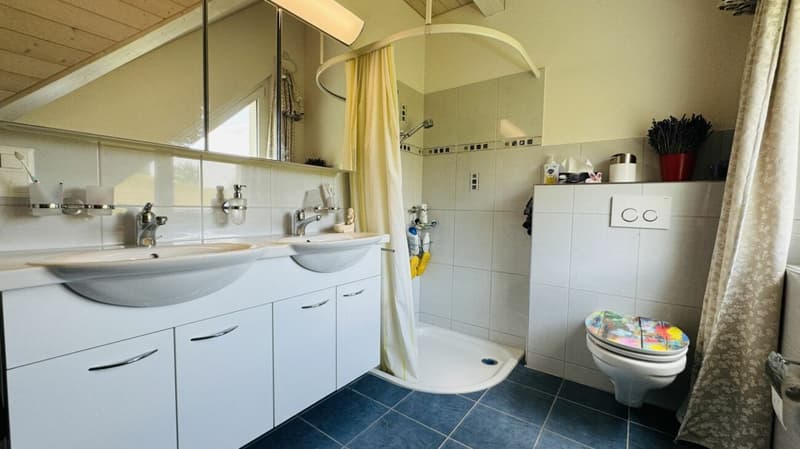 Wunderschönes 5.5-Zimmer Doppelhaus mit Garten, Sitzplatz, Balkon und 2 Parkplätzen (4)
