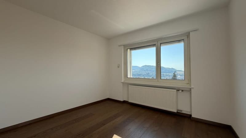 Neuwertiges Familienhaus mit traumhafter Aussicht Umfassend saniert - Vielseitig nutzbar - Familienfreundliche Lage (10)