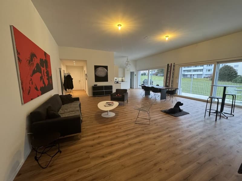 Neurenovierte 4.5-Zimmerwohnung im 1. OG - Einziehen & Wohlfühlen! (2)