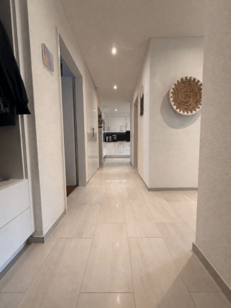 Moderne 4.5-Zimmer-Wohnung mit Balkon und Blick ins Grüne (2)