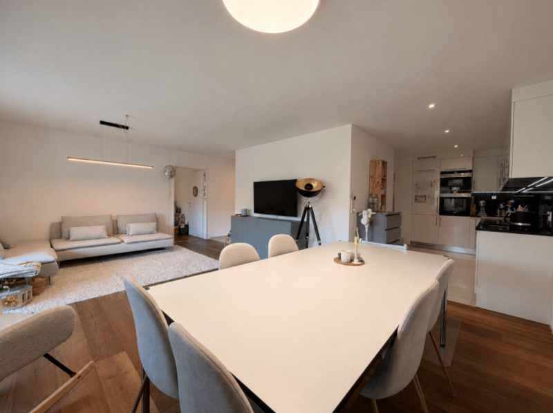 Moderne 4.5-Zimmer-Wohnung mit Balkon und Blick ins Grüne (5)