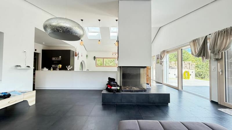 Grosszügiges 7.5-Zimmer-Einfamilienhaus mit Einliegerwohnung und traumhafter Aussicht (2)