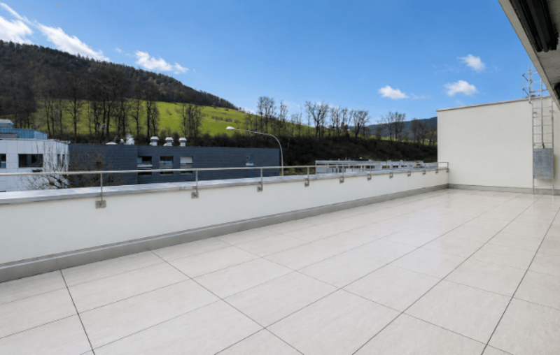 Moderne 3.5-Zimmer-Attikawohnung mit 66 m² Terrasse (2)
