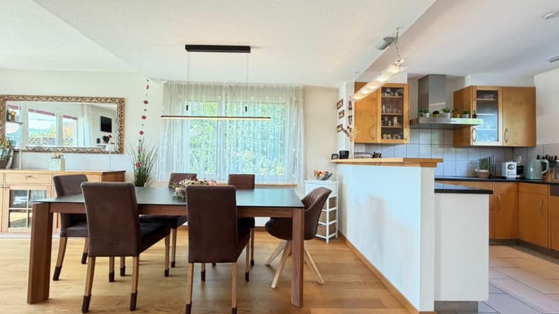 Grosszügiges Einfamilienhaus mit Garage, viel Platz und schönem Raumangebot (6)