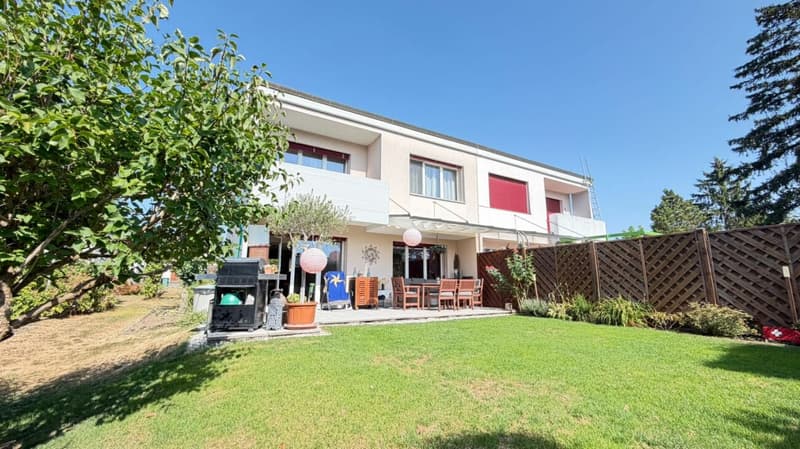 Grosszügiges Einfamilienhaus mit Garage, viel Platz und schönem Raumangebot (2)