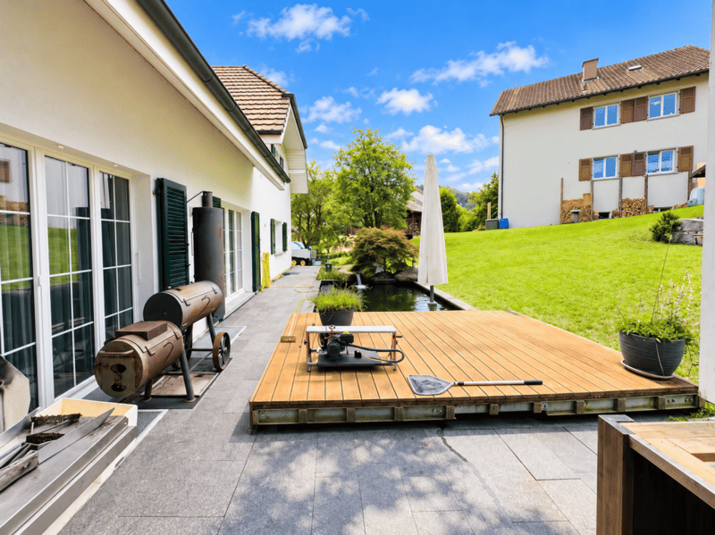 Grosses, neuwertiges 6.5-Zi. EFH, 6 Garagenplätze + 4 Parkplätze, Koi-Teich, Kinozimmer, 3 Nasszellen, traumhafte Lage, nur 10 Min. von Bubendorf (3)